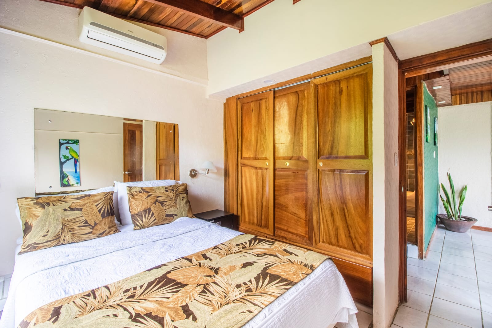 Deluxe One Bedroom garden view condo with full kitchen and sofa bed