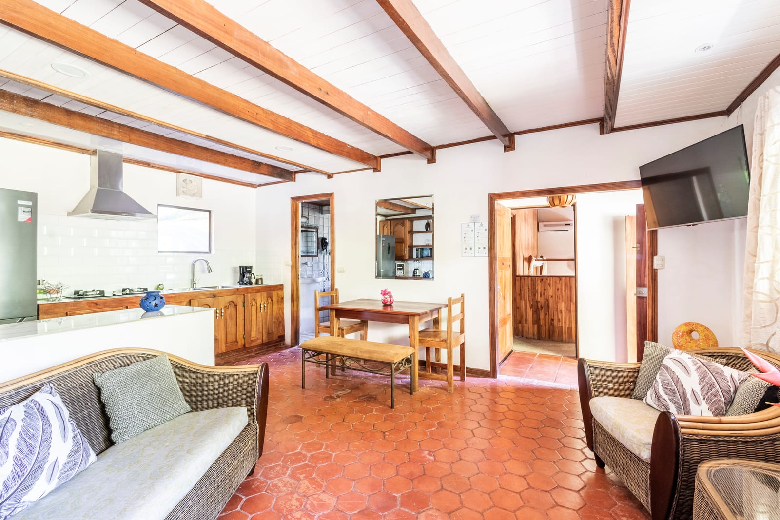 Garden View Condo with king bed and full kitchen near tropical landscaping